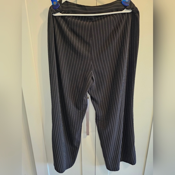 Women's Black Pinstripe Pants 1x - Picture 5 of 5